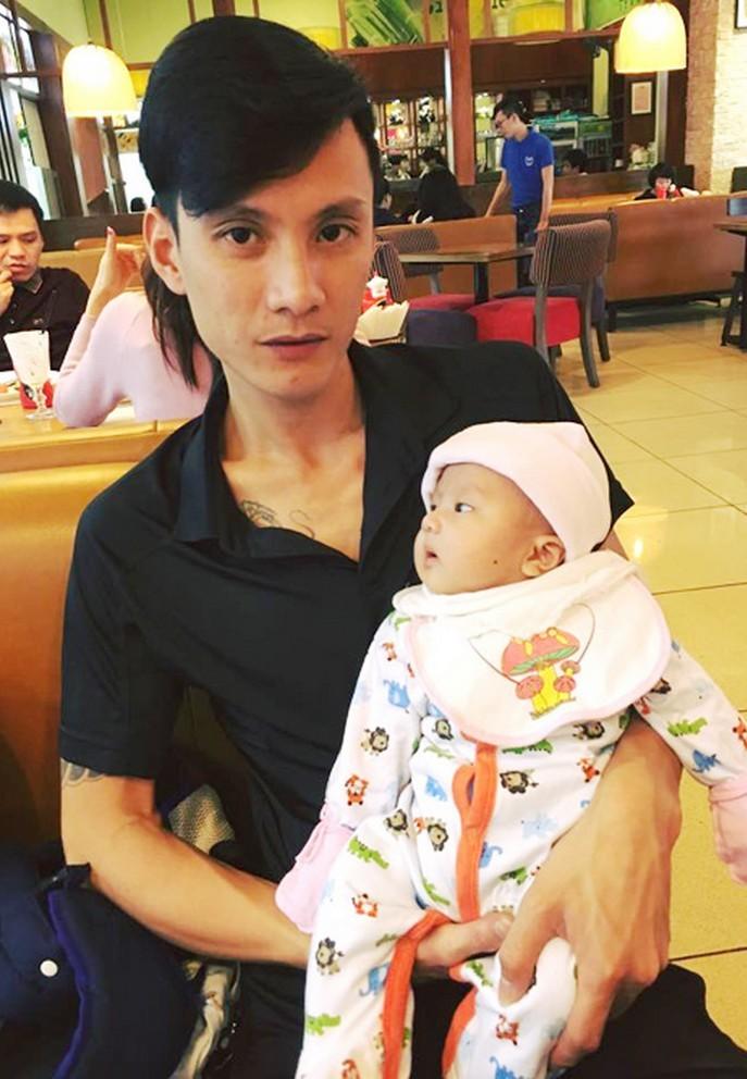 Người chồng kín tiếng suốt 20 năm của bà trùm chân dài Hạ Vy-13