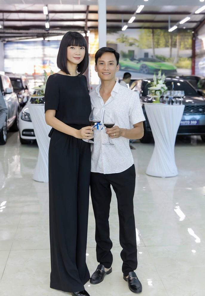 Người chồng kín tiếng suốt 20 năm của bà trùm chân dài Hạ Vy-17