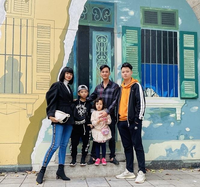 Người chồng kín tiếng suốt 20 năm của bà trùm chân dài Hạ Vy-23