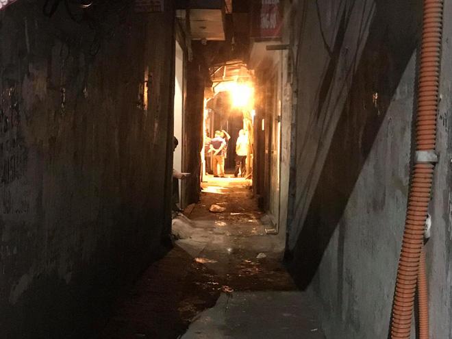 Bị công an vây bắt ở phố Tôn Đức Thắng, kẻ đánh gẫy tay con gái 6 tuổi đã trốn thoát-1