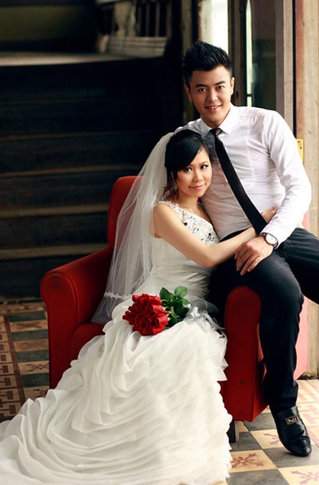 MC Tuấn Tú đăng ảnh chúc mừng sinh nhật vợ, nhan sắc nổi bật của bà xã chiếm trọn spotlight-3