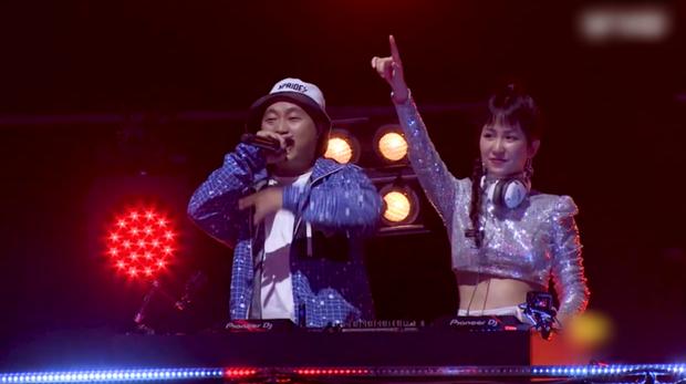DJ Trang Moon King of Rap nói gì khi bị so sánh kém xinh hơn DJ Mie Rap Việt?-1