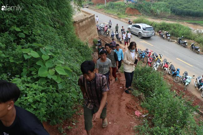 Đám tang 3 em nhỏ sập cổng trường ở Lào Cai: Bát mì tôm trứng là bữa ăn cuối cùng của con-4