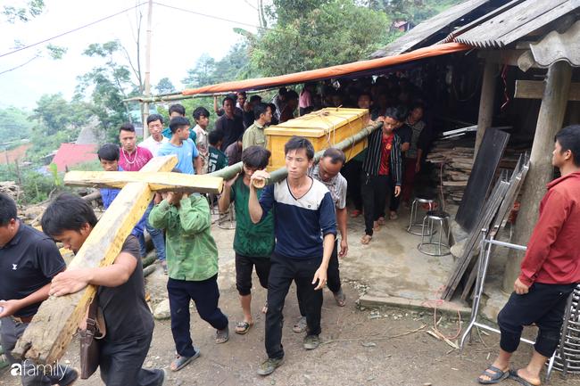 Đám tang 3 em nhỏ sập cổng trường ở Lào Cai: Bát mì tôm trứng là bữa ăn cuối cùng của con-10