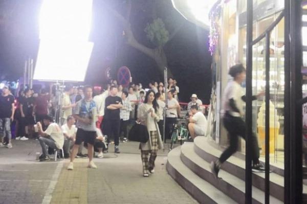 Nhan sắc Triệu Lệ Dĩnh hóa ra không như mơ: Lộ mụn sần sùi, da lão hóa khi zoom cận cảnh-9