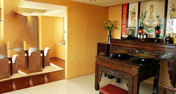 Bàn thờ nhà giàu không đặt trên nóc tủ, đáp án khiến tôi nhận ra đã sai suốt 10 năm-4