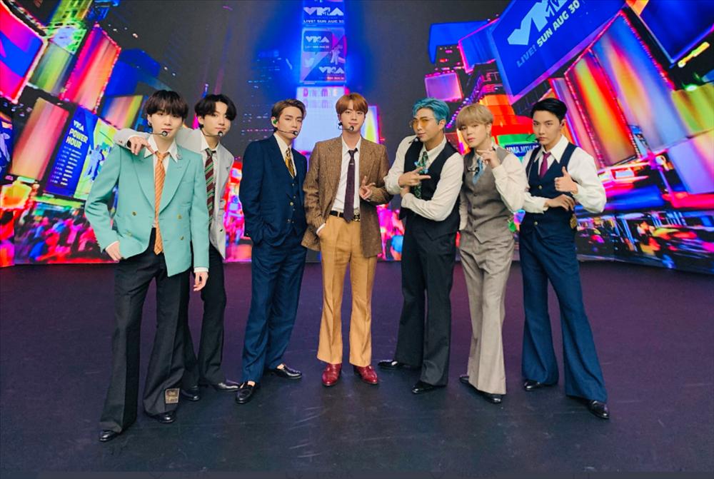 BTS trở thành Nghệ sĩ Châu Á đầu tiên và duy nhất 2 tuần liên tiếp đứng No.1 Billboard Hot 100-5