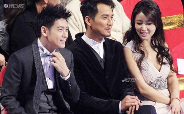 Lâm Tâm Như, Angela Baby phản ứng ra sao khi chạm mặt tình cũ?-1