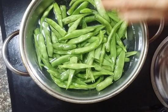 4 loại rau ai cũng thích ăn cần chần trước khi nấu vì chứa độc tố, ít ai biết