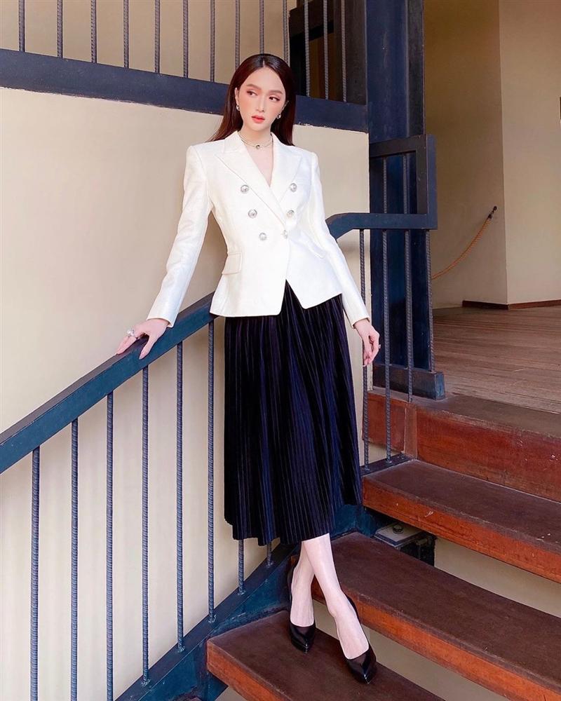 Hương Giang, Ngọc Trinh gợi cảm chết người trong ngày nhậm chức CEO-2