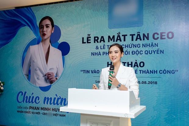 Hương Giang, Ngọc Trinh gợi cảm chết người trong ngày nhậm chức CEO-6