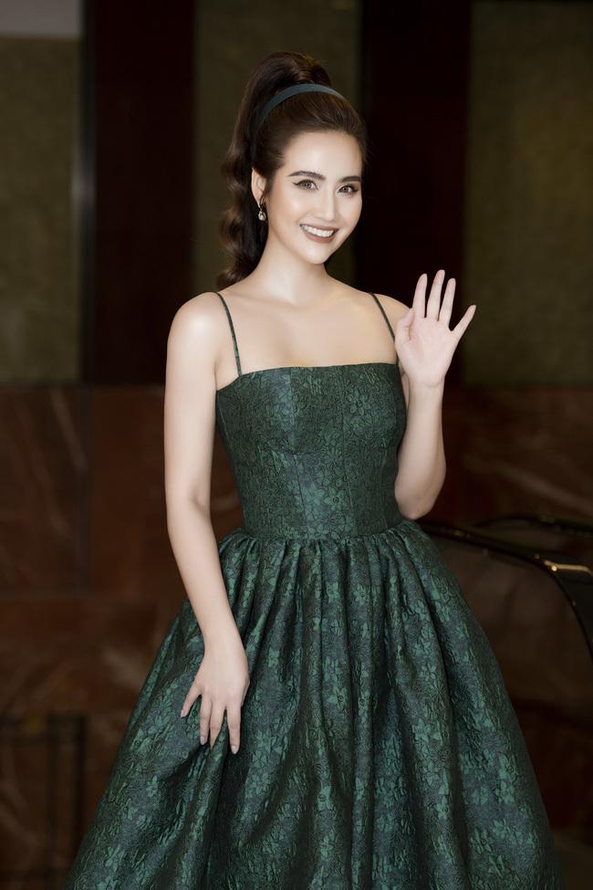 Hương Giang, Ngọc Trinh gợi cảm chết người trong ngày nhậm chức CEO-9