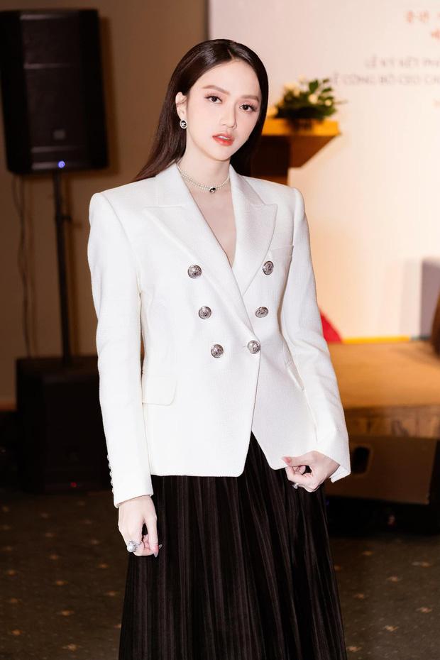 Ngọc Trinh tặng túi hiệu 22 triệu đồng cho Hương Giang ngày lên chức CEO-2