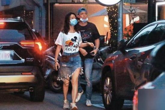 Hoắc Kiến Hoa - Lâm Tâm Như khoe dàn siêu xe chục tỷ gây choáng ngợp