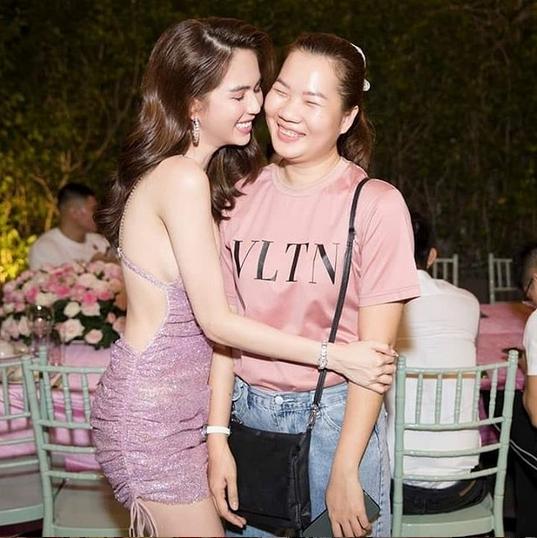 Điện thoại sang xịn còn chưa ra mắt, Ngọc Trinh đã nhăm nhe mua tặng giúp việc-1