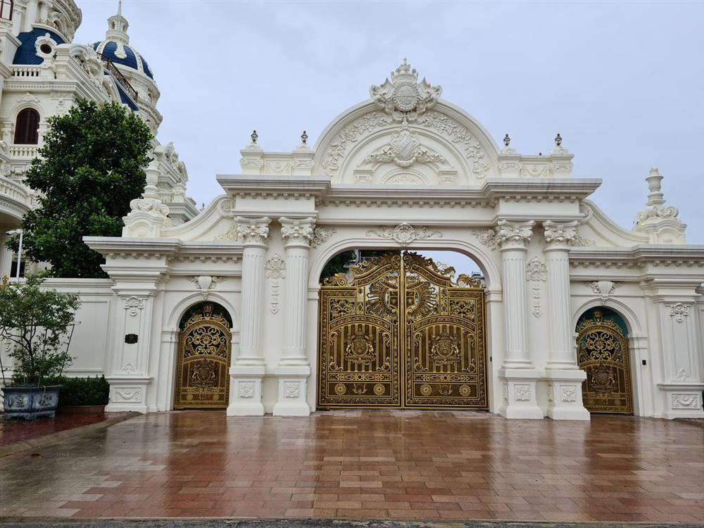 Cận cảnh siêu lâu đài có nóc đỗ trực thăng của đại gia xăng dầu Ngô Văn Phát-13