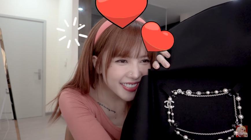 Thiều Bảo Trâm tiết kiệm mùa dịch bằng cách shopping hết hơn 150 triệu đồng-4