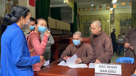 Toàn cảnh ngày đầu đến nhận tro cốt, di ảnh người thân tại chùa Kỳ Quang 2-8