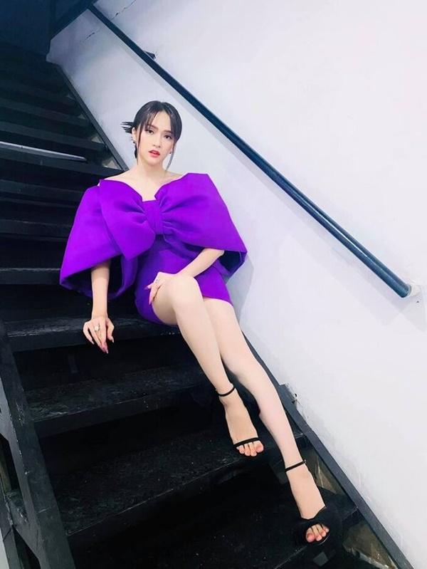 Học chiêu sao Hàn, Hương Giang không hớ hênh khi mặc váy siêu ngắn-2