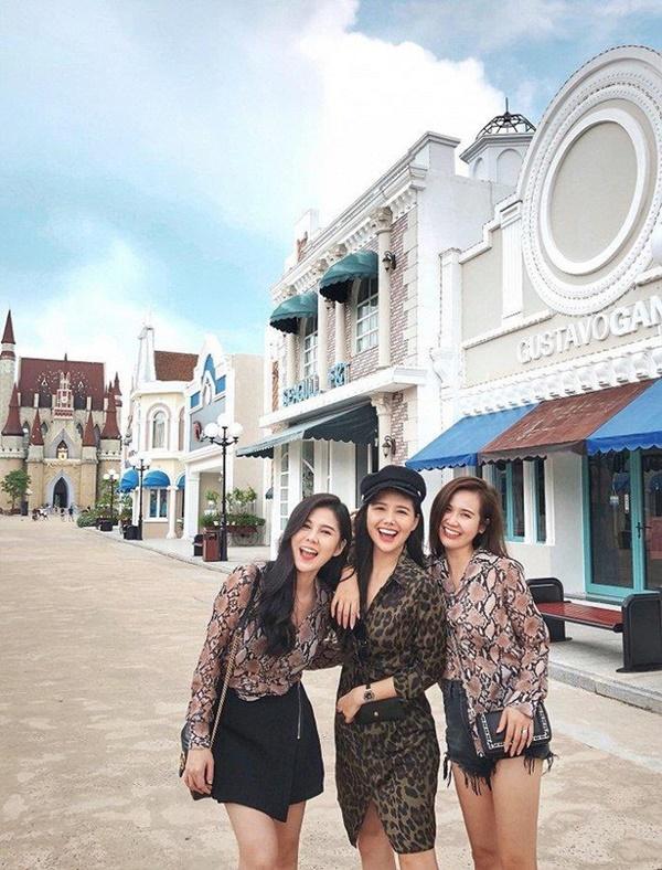 Phanh Lee khoe ảnh với MC Thu Hoài và Huyền Lizzie, hội chị em trên bến dưới thuyền ngày càng xinh đẹp!-3