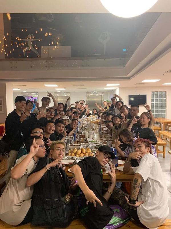 Siêu điệp viên Rap Việt: Tlinh team Suboi đội nón của Binz đi chơi với team Karik-6