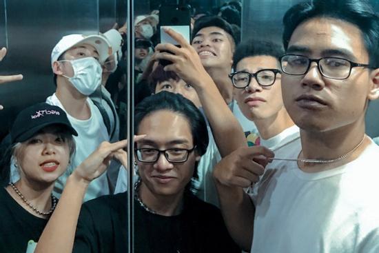 'Siêu điệp viên' Rap Việt: Tlinh team Suboi đội nón của Binz đi chơi với team Karik