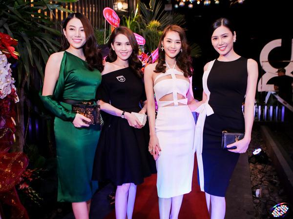 Ngọc Trinh bị lật tẩy chiều cao thật khi đứng cạnh Hương Giang-2