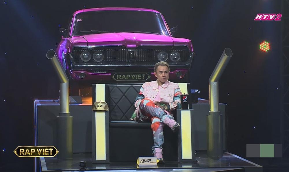 Xôn xao hình ảnh chiếc xe màu hồng của Binz bị cảnh sát giao thông hỏi thăm?-4