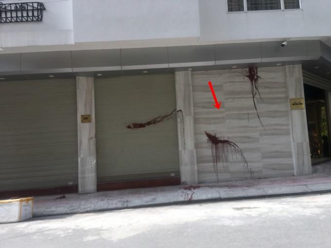 Chồng cũ Âu Hà My bị 2 kẻ lạ mặt khủng bố tạt chất bẩn vào nhà-1