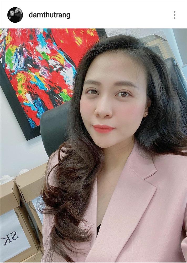 Cận cảnh nhan sắc Đàm Thu Trang sau 1 tháng sinh nở-1