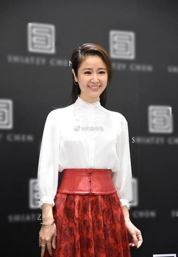 Lâm Tâm Như lộ làn da chảy xệ lão hóa khác xa ảnh photoshop-3