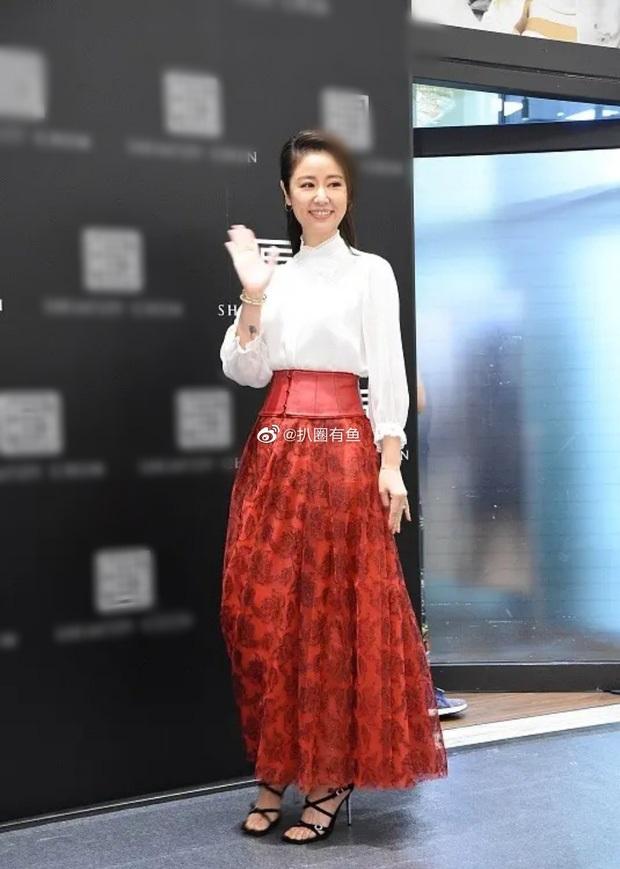 Lâm Tâm Như lộ làn da chảy xệ lão hóa khác xa ảnh photoshop-4