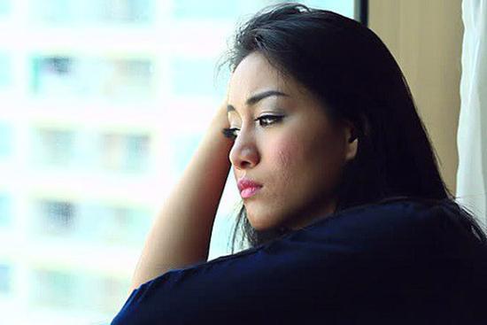 Đêm tân hôn đang lúc cao trào, tôi hoảng sợ thấy một cái đầu nhô lên