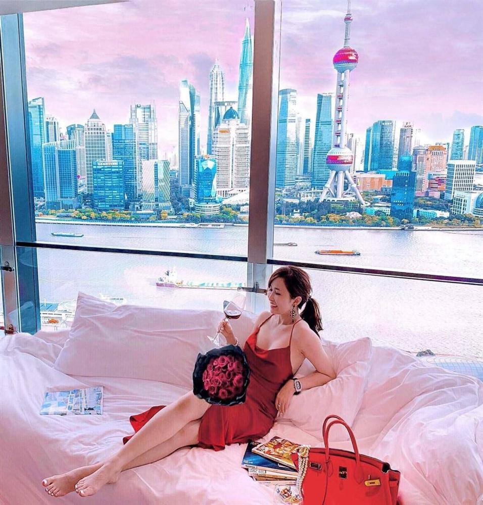 Bà ngoại nóng bỏng nhất Việt Nam: 30 tuổi đã bế cháu, chồng đại gia là bạn thân Cường Đô La-6