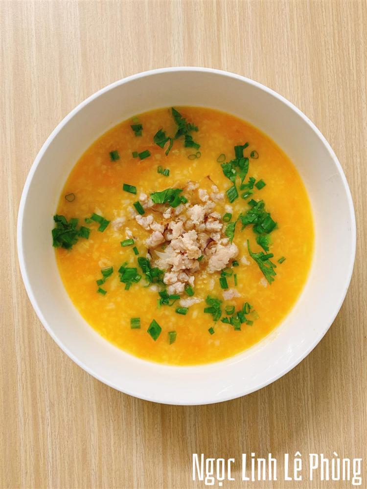 Học bí kíp nấu cháo bí đỏ của gái đảm Gia Lai cho bữa sáng nhẹ bụng, không béo mà đầy dinh dưỡng-2