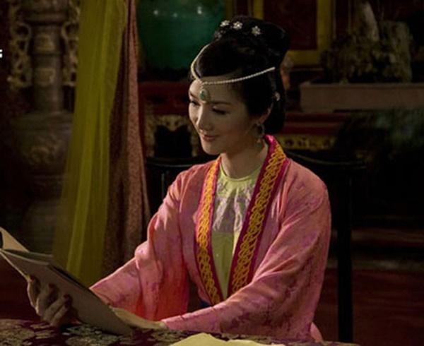 5 vị hoàng hậu xinh đẹp và quyền uy của màn ảnh Việt-5