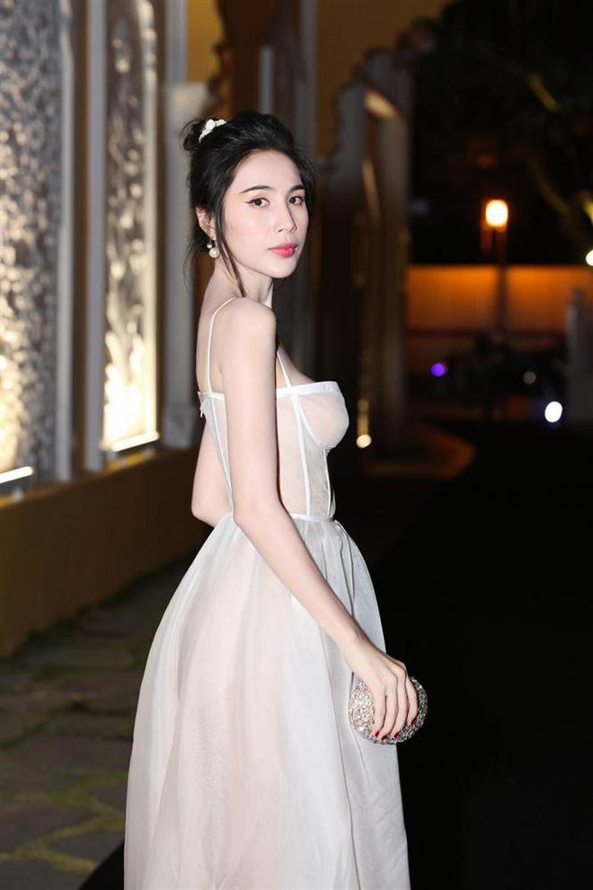 Thủy Tiên diện áo tắm khoe đường cong sexy xóa tan ấn tượng gầy nhẳng-4