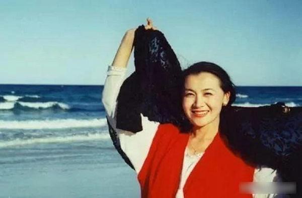 Diễn viên hạng nhất quốc gia qua đời vì bạo bệnh, đọc 7 chữ trên bia mộ mà đẫm nước mắt-2