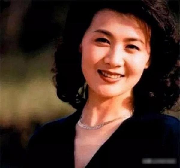 Diễn viên hạng nhất quốc gia qua đời vì bạo bệnh, đọc 7 chữ trên bia mộ mà đẫm nước mắt-5