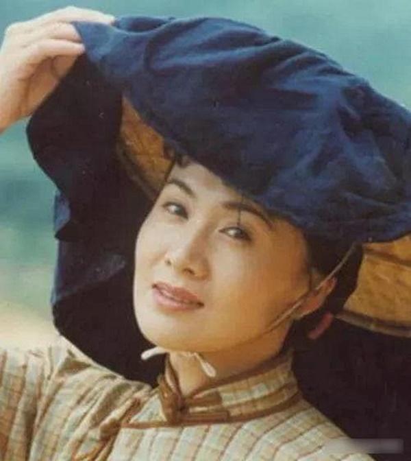 Diễn viên hạng nhất quốc gia qua đời vì bạo bệnh, đọc 7 chữ trên bia mộ mà đẫm nước mắt-9