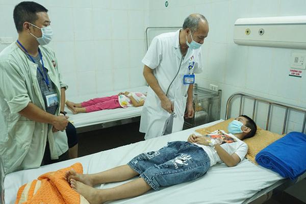 Hà Nội: Nhiều học sinh tiểu học ở Đông Anh nhập viện do nghi ngộ độc thực phẩm-1
