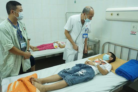 Hà Nội: Nhiều học sinh tiểu học ở Đông Anh nhập viện do nghi ngộ độc thực phẩm