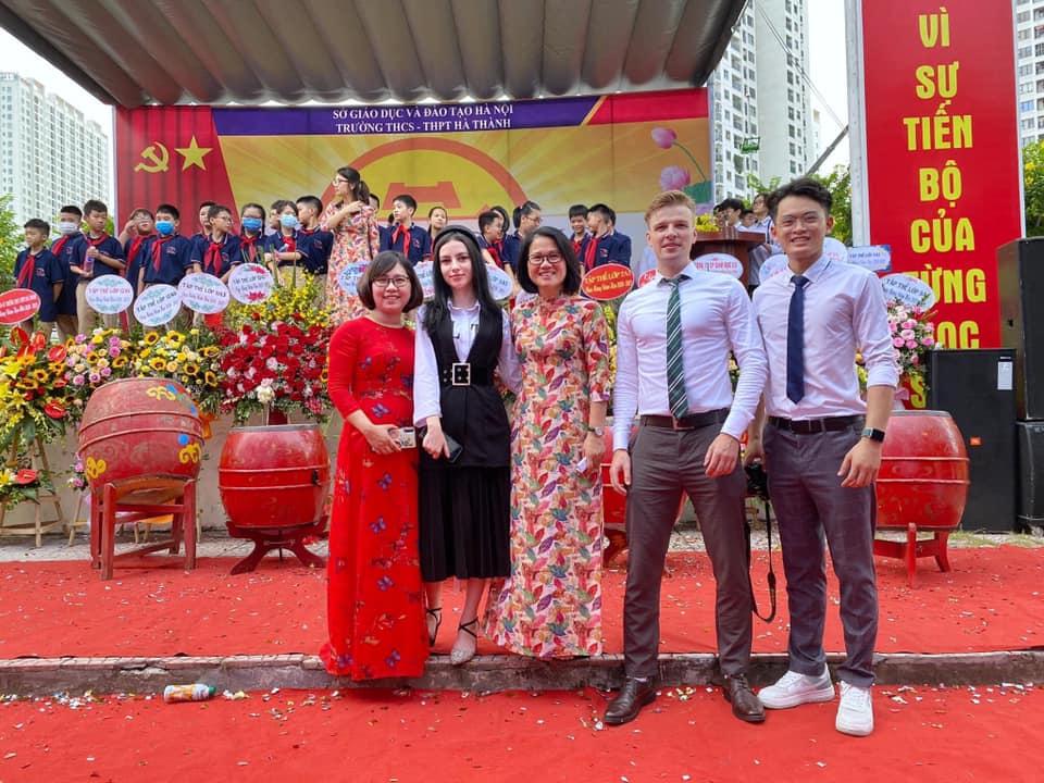 Cực phẩm giáo viên trường người ta, dân thường mà cứ tưởng siêu sao Hollywood-1