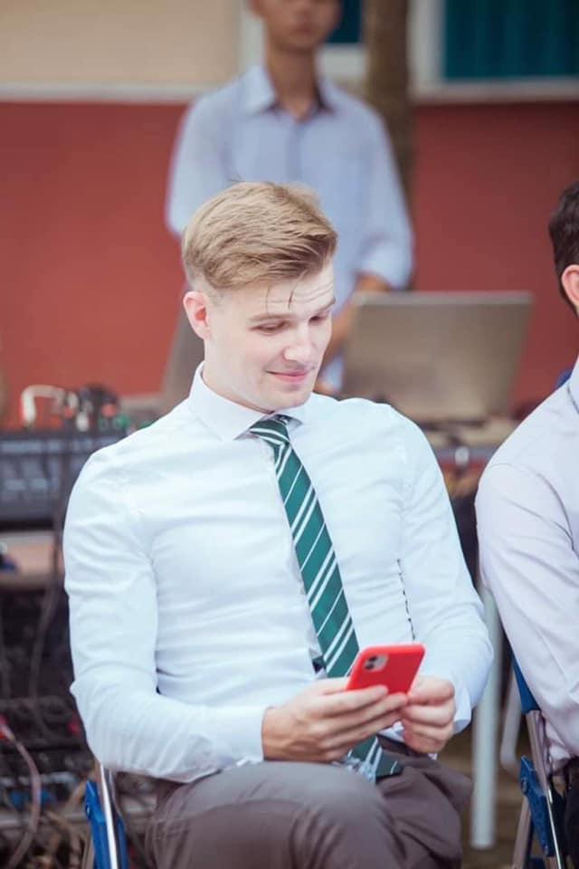 Cực phẩm giáo viên trường người ta, dân thường mà cứ tưởng siêu sao Hollywood-4