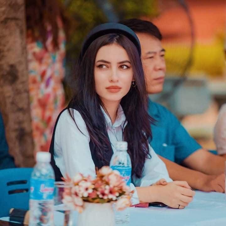 Cực phẩm giáo viên trường người ta, dân thường mà cứ tưởng siêu sao Hollywood-5