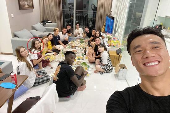 Bất ngờ mốc thời gian Bùi Tiến Dũng quen mẫu Tây nóng bỏng