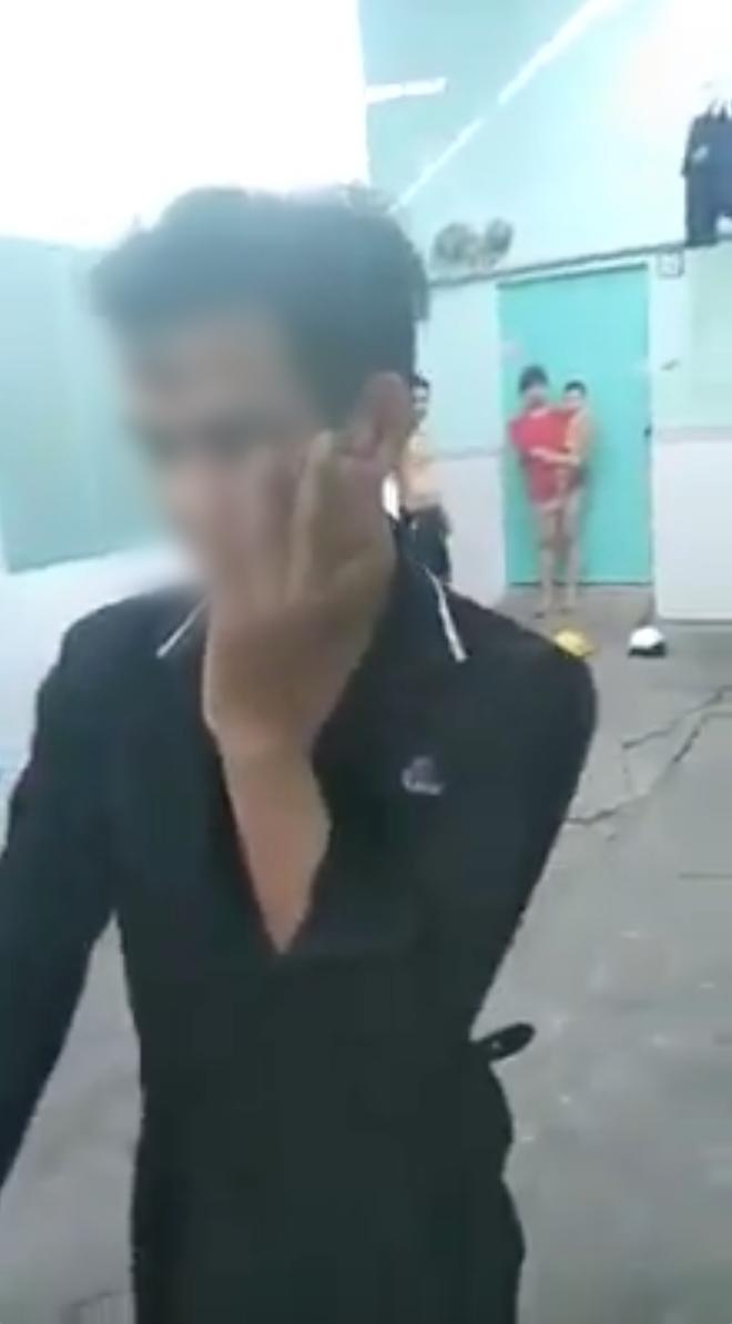 Clip: Màn đánh ghen sâu cay của chồng khi bắt quả tang vợ đưa nhân tình về hú hí-2