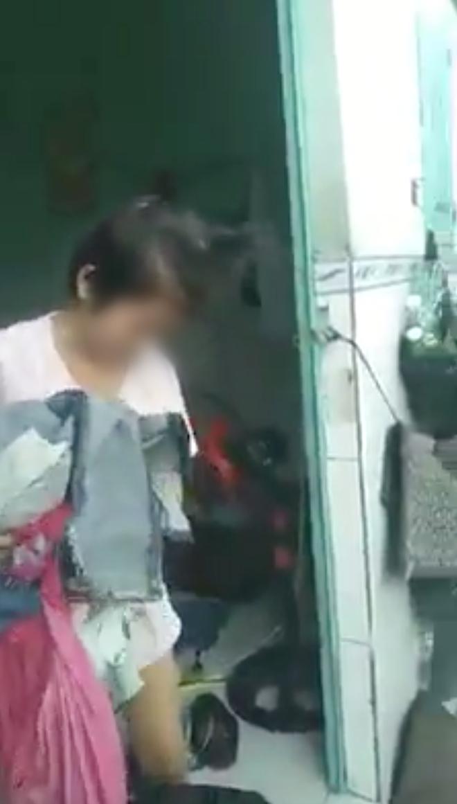 Clip: Màn đánh ghen sâu cay của chồng khi bắt quả tang vợ đưa nhân tình về hú hí-4