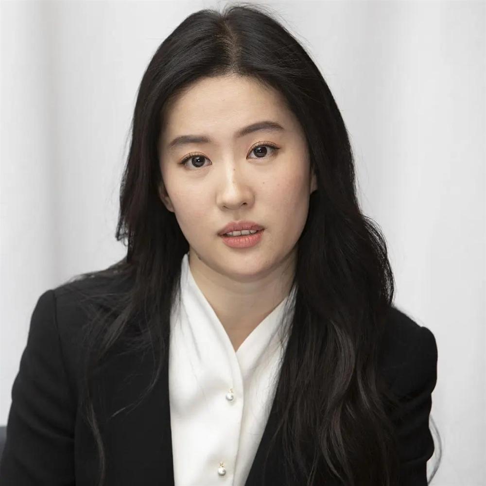 Mulan Lưu Diệc Phi lộ nhan sắc lão hóa nhiều khuyết điểm ở tuổi 33-4