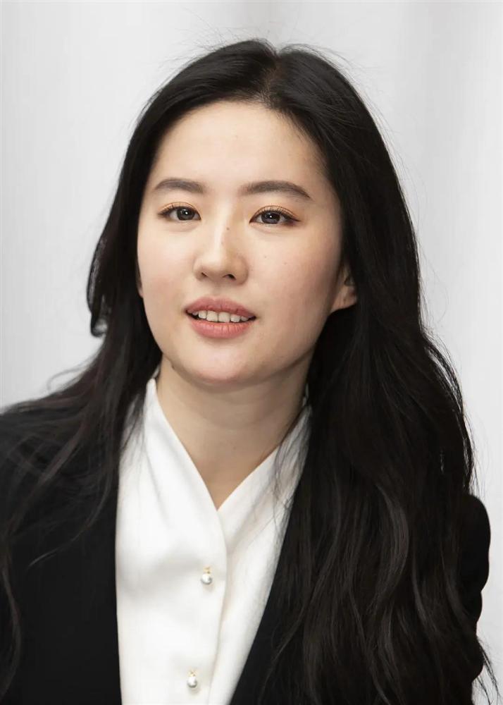 Mulan Lưu Diệc Phi lộ nhan sắc lão hóa nhiều khuyết điểm ở tuổi 33-3